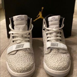 Men’s Nike Air Jordan Legacy size 10.5